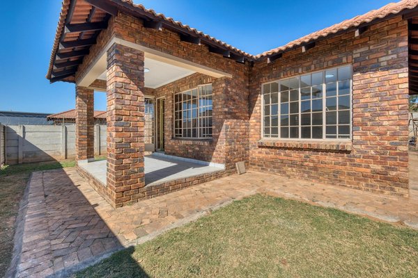 Gazon synthétique : des conseils pour l'installer facilement